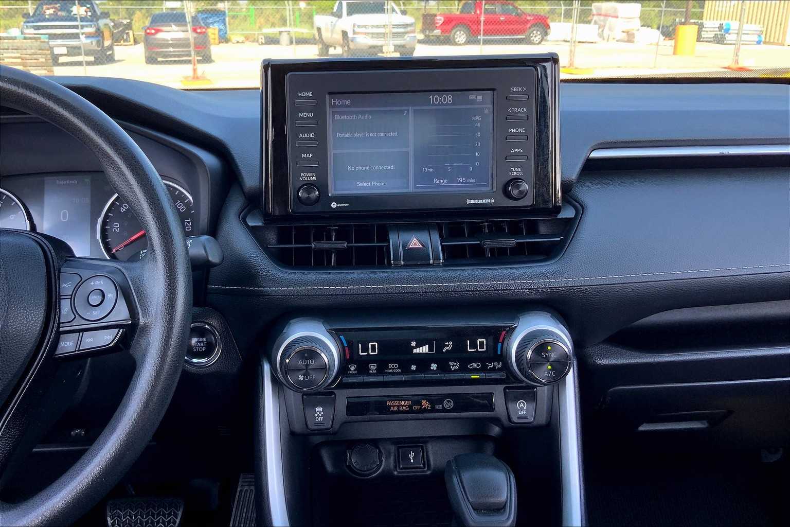 2021 Toyota RAV4 XLE photo 5