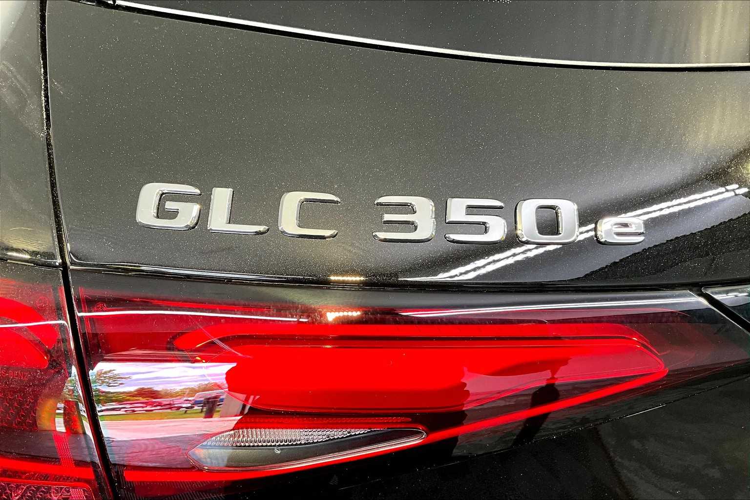 2025 Mercedes Benz GLC 350e 4MATIC photo 4