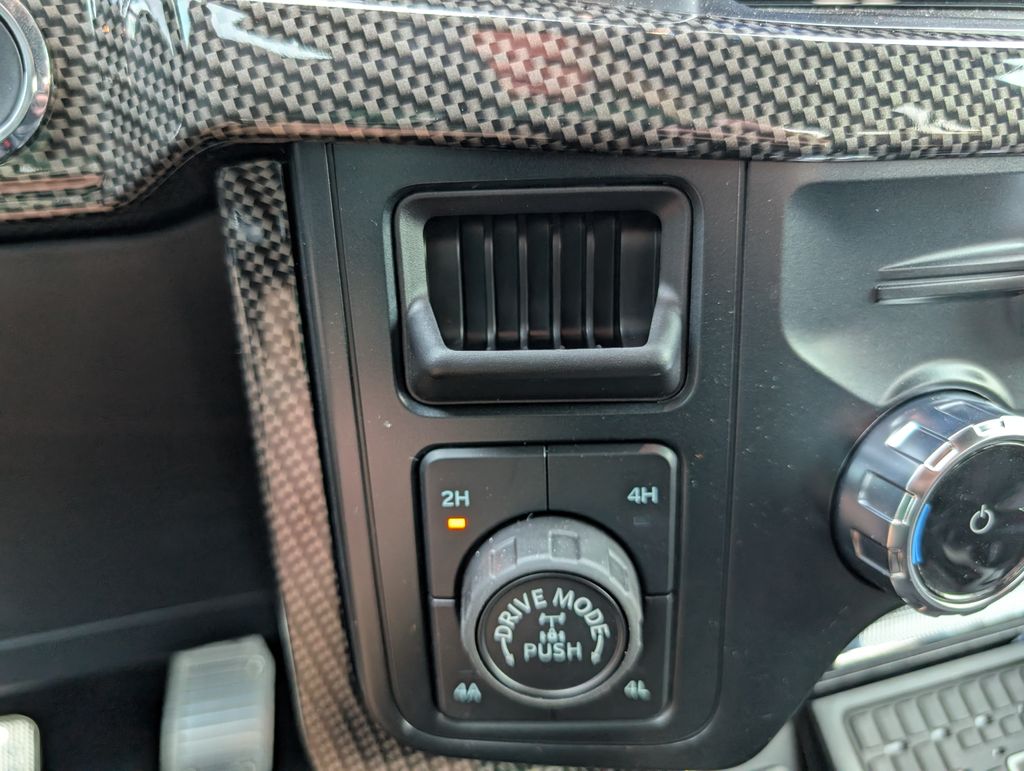2025 Ford F-150 Lariat photo 18