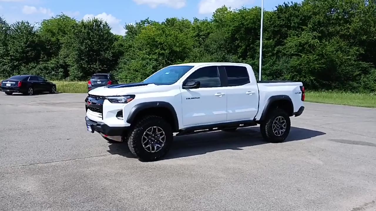 2025 Chevrolet Colorado ZR2 photo 3