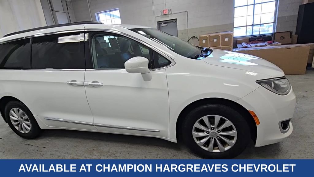 Used 2017 Chrysler Pacifica Touring-L with VIN 2C4RC1BG3HR500590 for sale in Royal Oak, MI