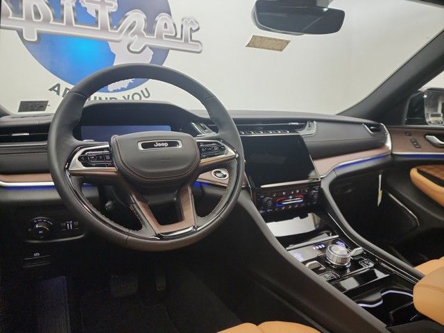 2025 Jeep Grand Cherokee Summit photo 13
