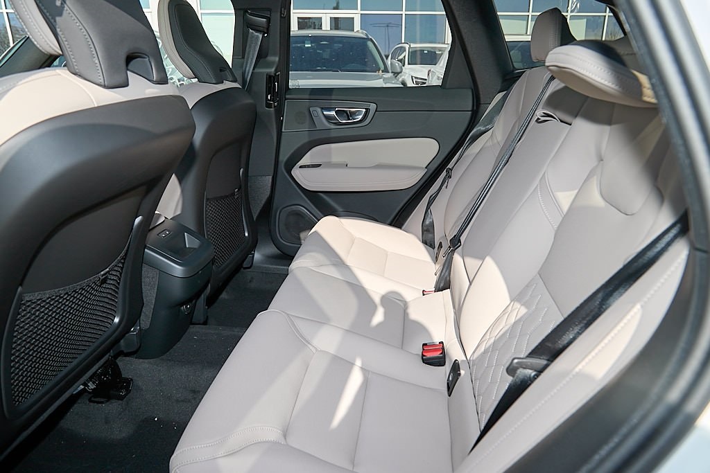 2026 VOLVO XC60 - Image 19