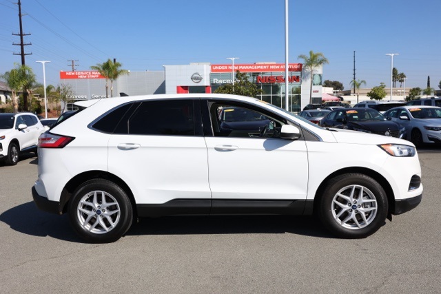 2022 Ford Edge SEL photo 2
