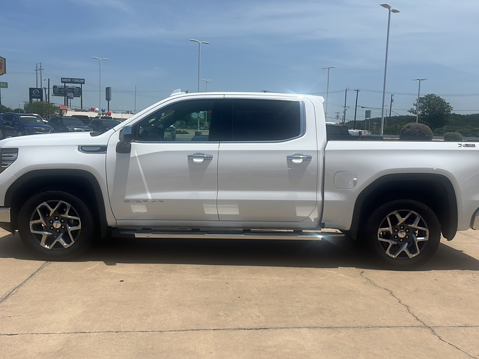 2024 Gmc Sierra 1500 SLT photo 4