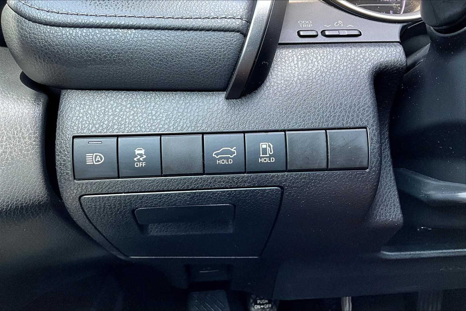 2022 Toyota Camry LE photo 34