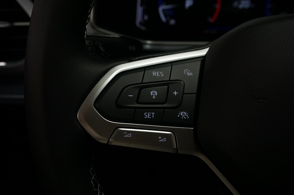2025 Volkswagen Taos SEL photo 16