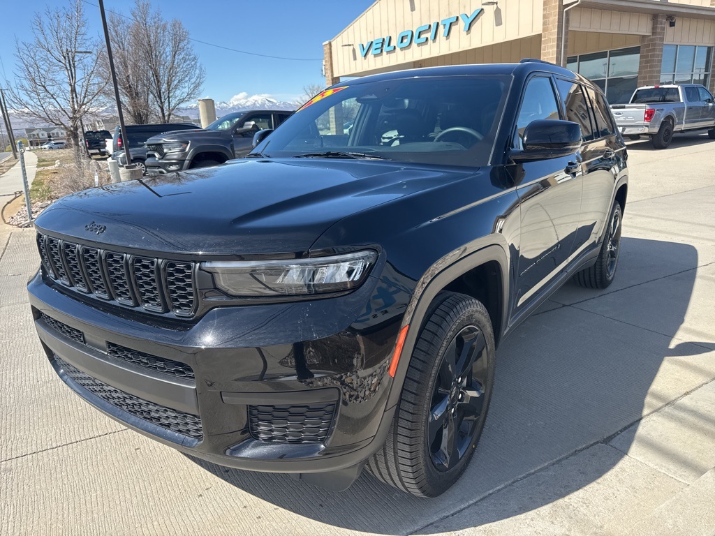 2023 Jeep Grand Cherokee Altitude photo 2