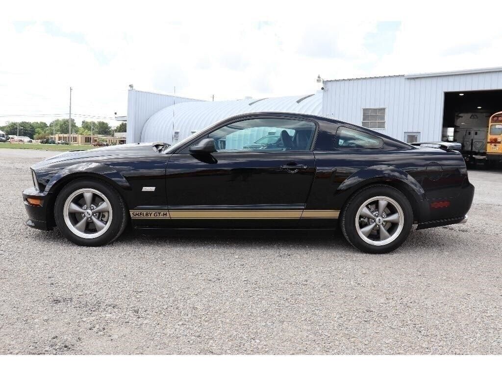 2006 Ford Mustang photo 3