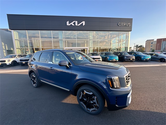 2025 Kia Telluride S's photo