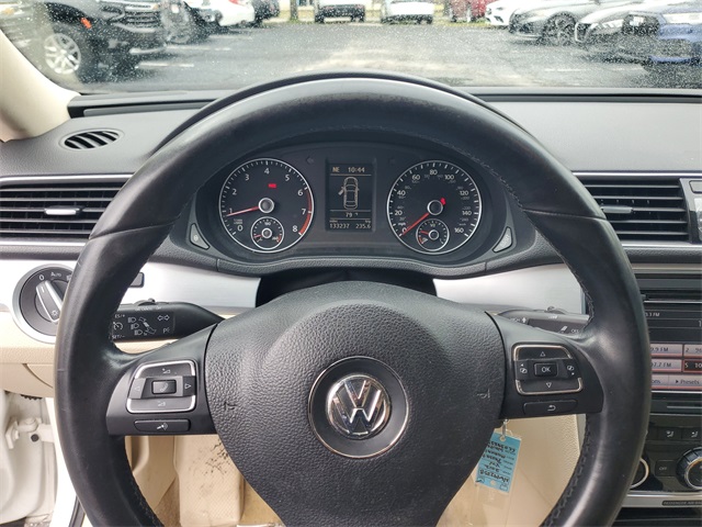 2012 Volkswagen Passat SE photo 14