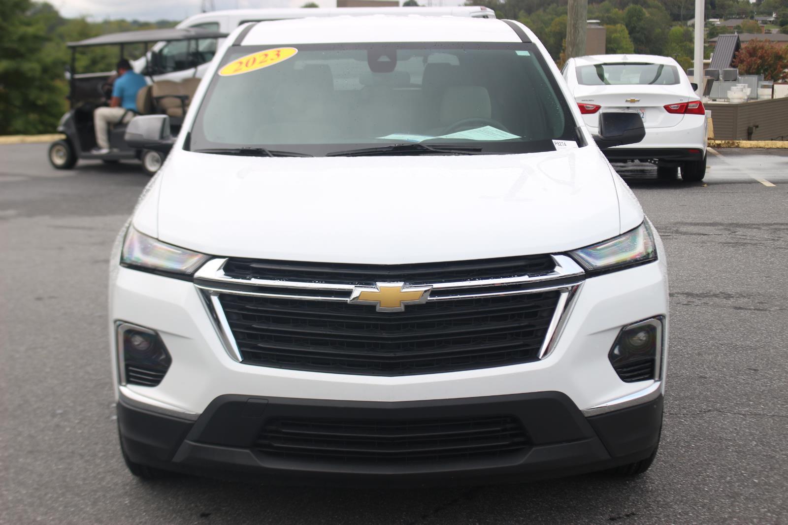 2023 Chevrolet Traverse LS photo 2