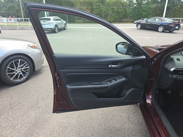 2024 Nissan Altima 2.5 SV photo 9