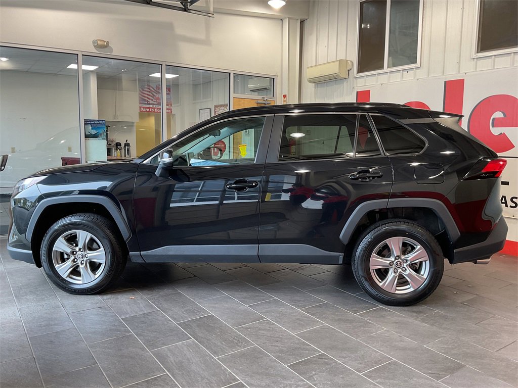 2023 Toyota RAV4 XLE photo 3