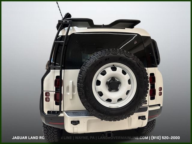 2024 Land Rover Defender 110 S photo 3
