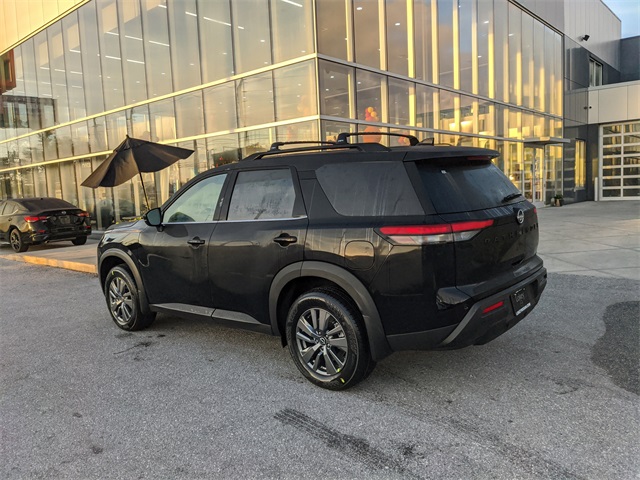 2025 Nissan Pathfinder SV photo 4