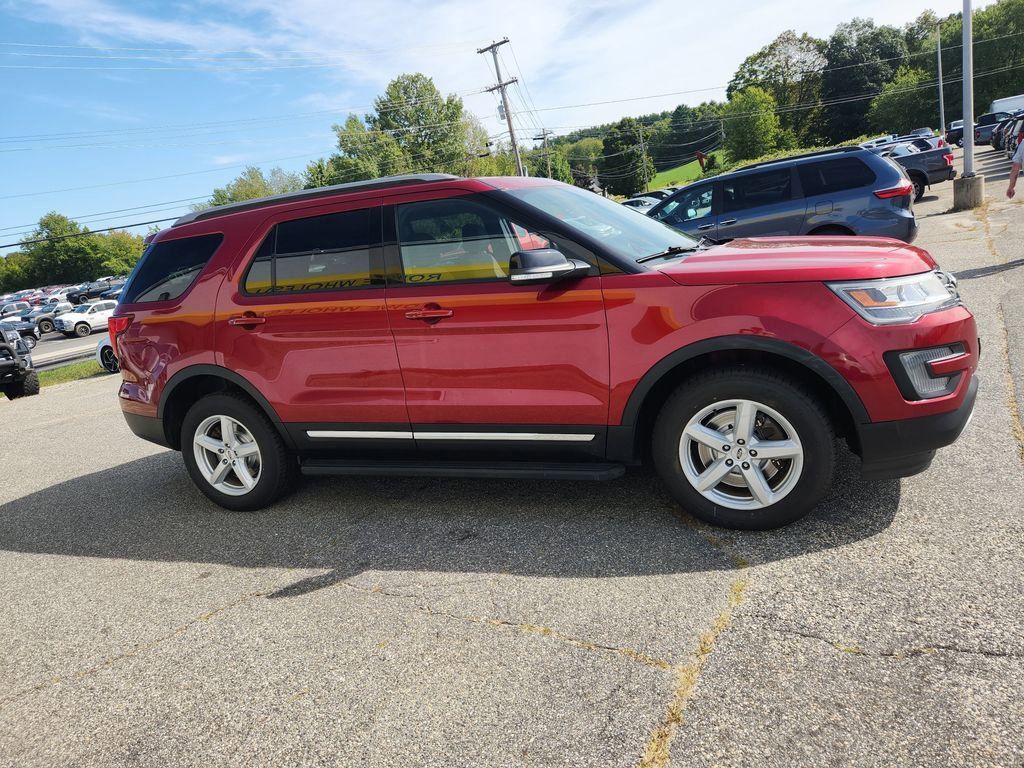 2017 Ford Explorer XLT photo 8