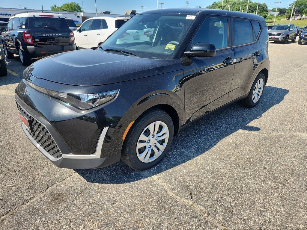 2025 Kia Soul LX photo 3