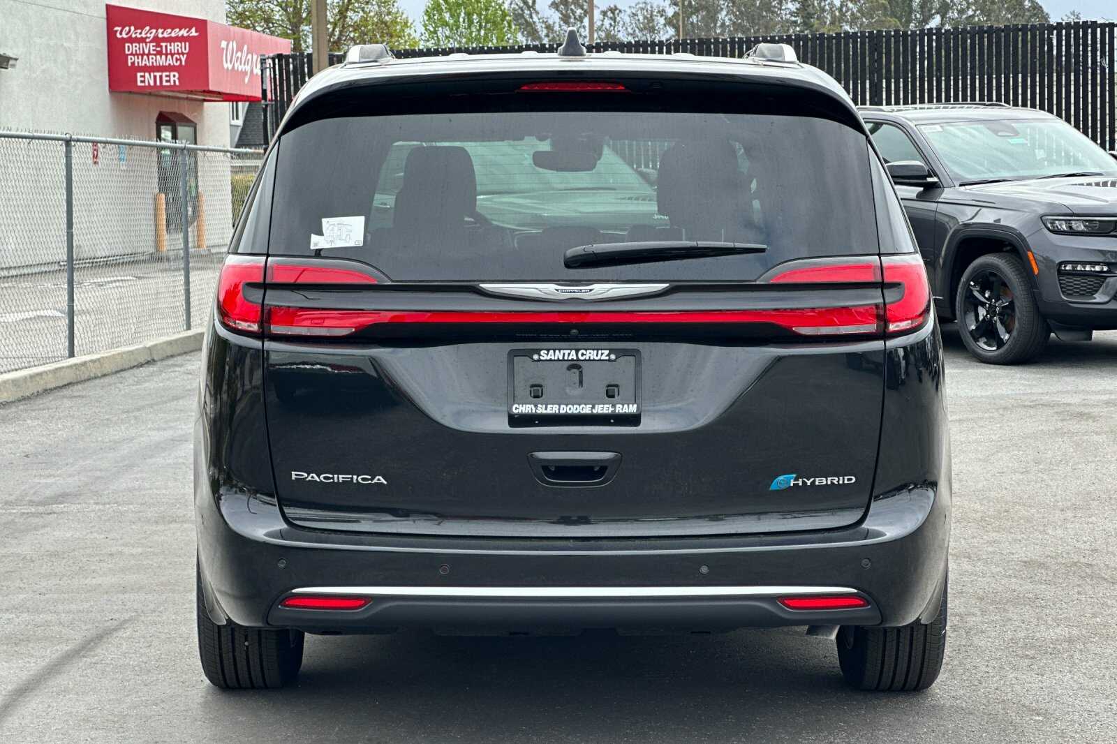 2023 Chrysler Pacifica Pinnacle photo 4