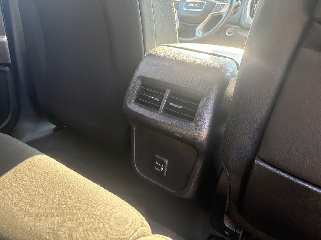 2022 Gmc Terrain SLE photo 23