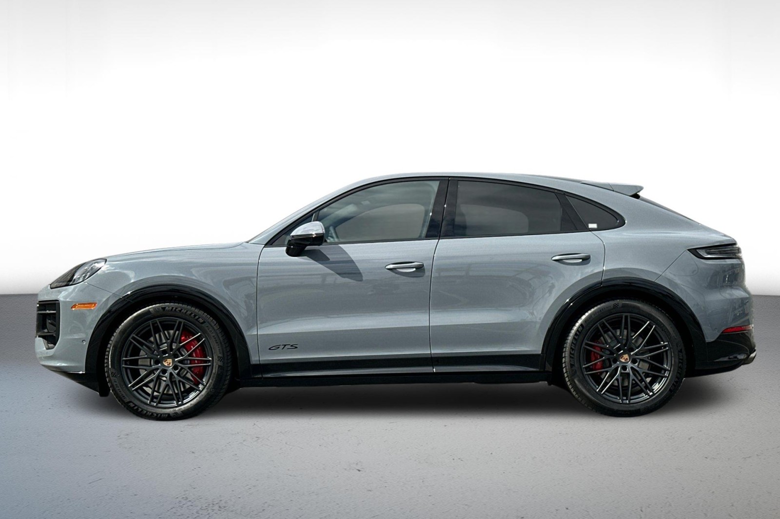 2026 Porsche Cayenne GTS Coupe photo 2