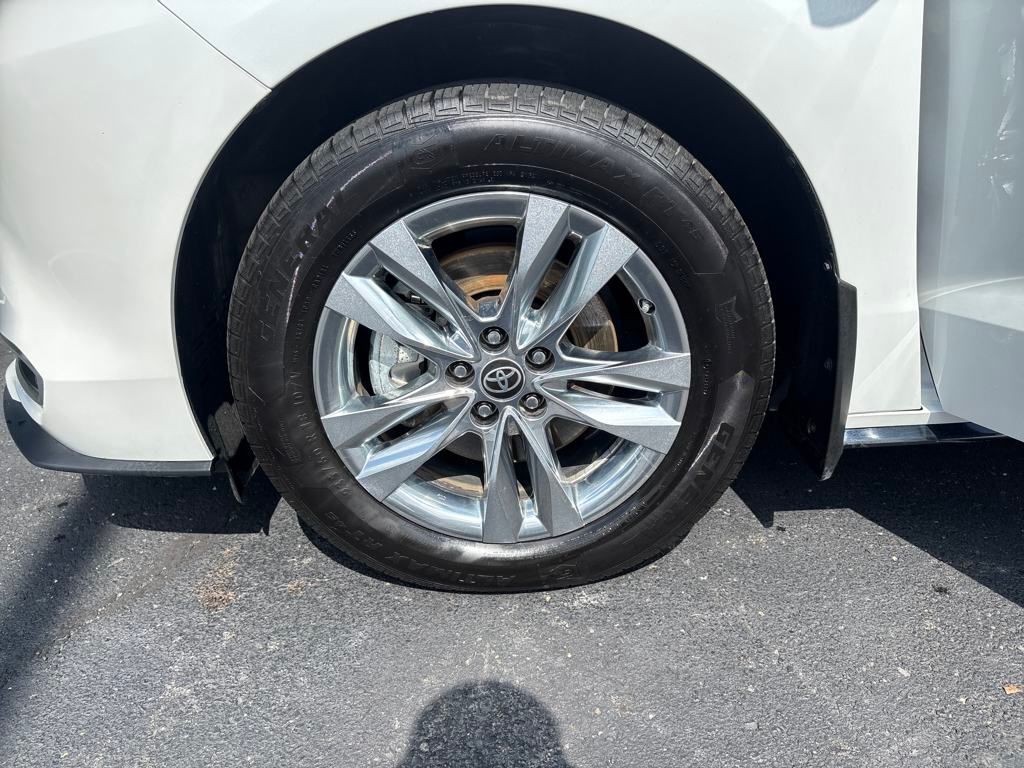 2022 Toyota Sienna Limited photo 24