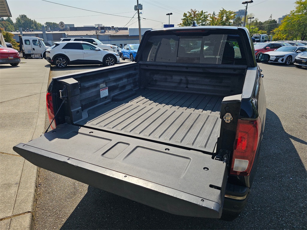 2017 Honda Ridgeline Black Edition photo 17