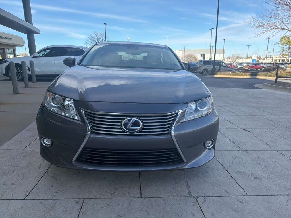 2015 Lexus ES 300h's photo