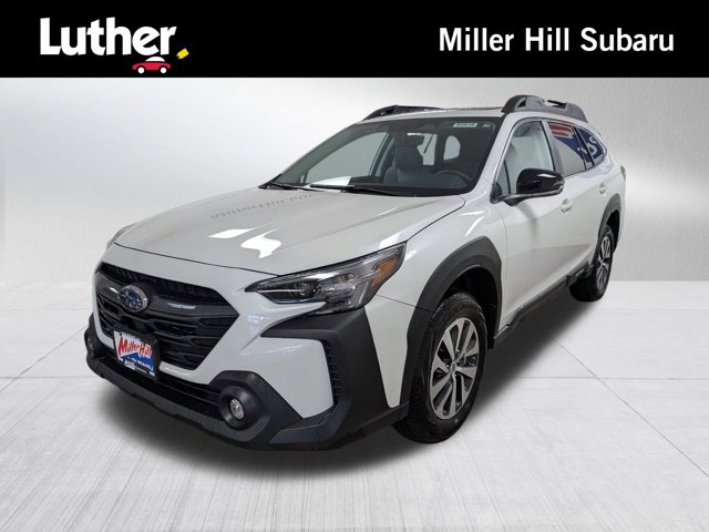 2025 Subaru Outback Premium's photo