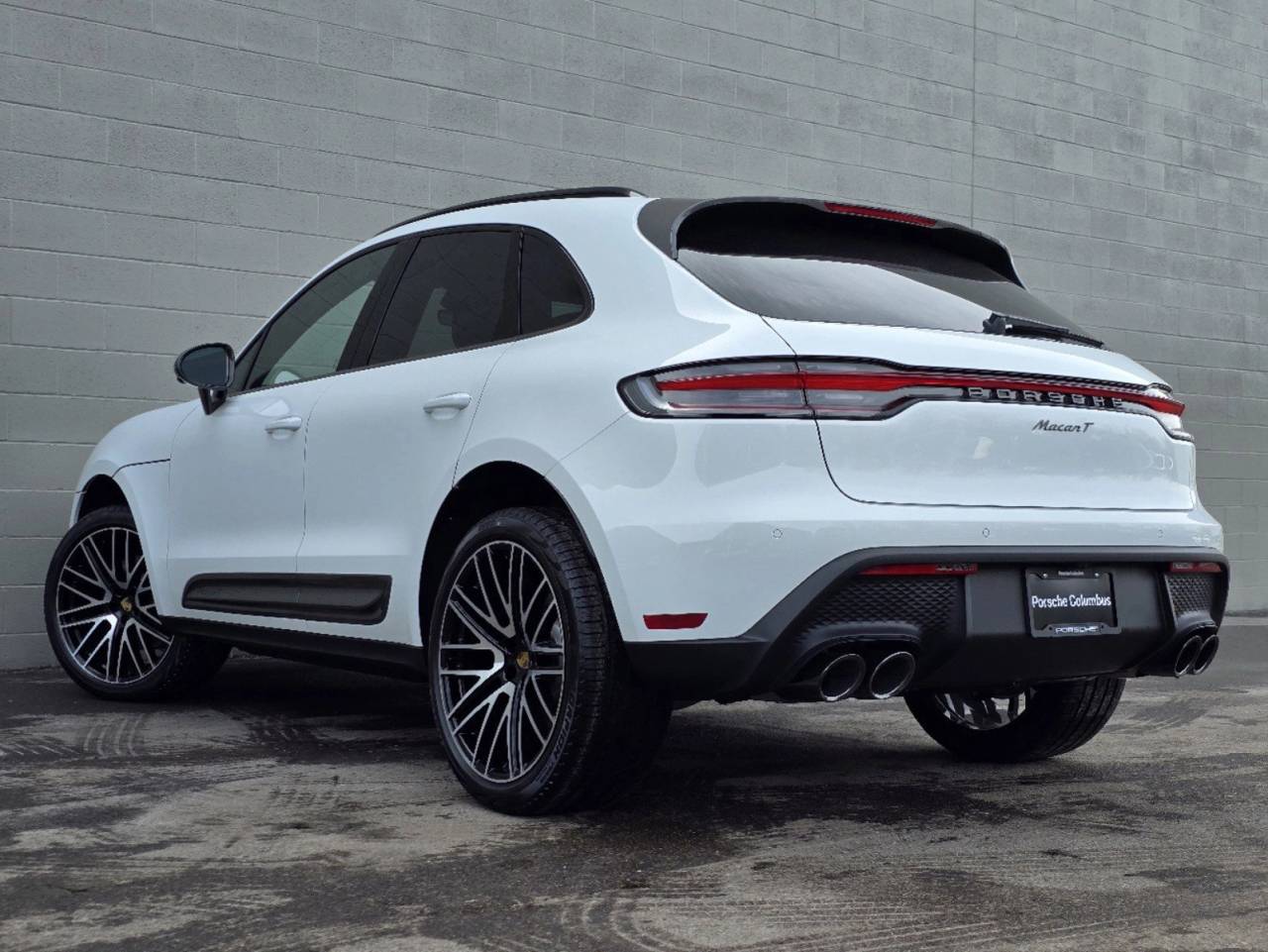 2025 Porsche Macan T photo 4