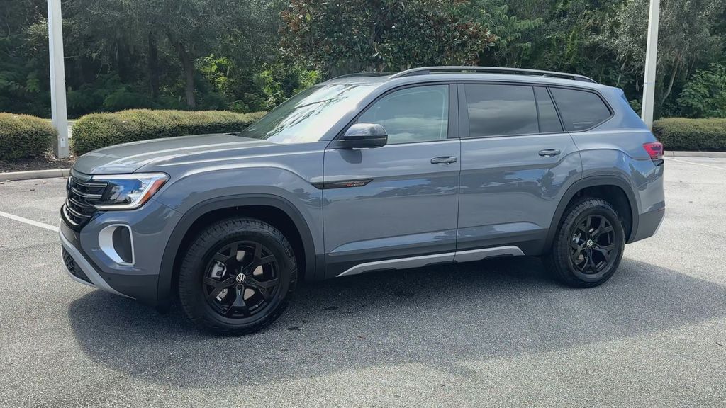 2025 Volkswagen Atlas Peak Edition SE photo 4