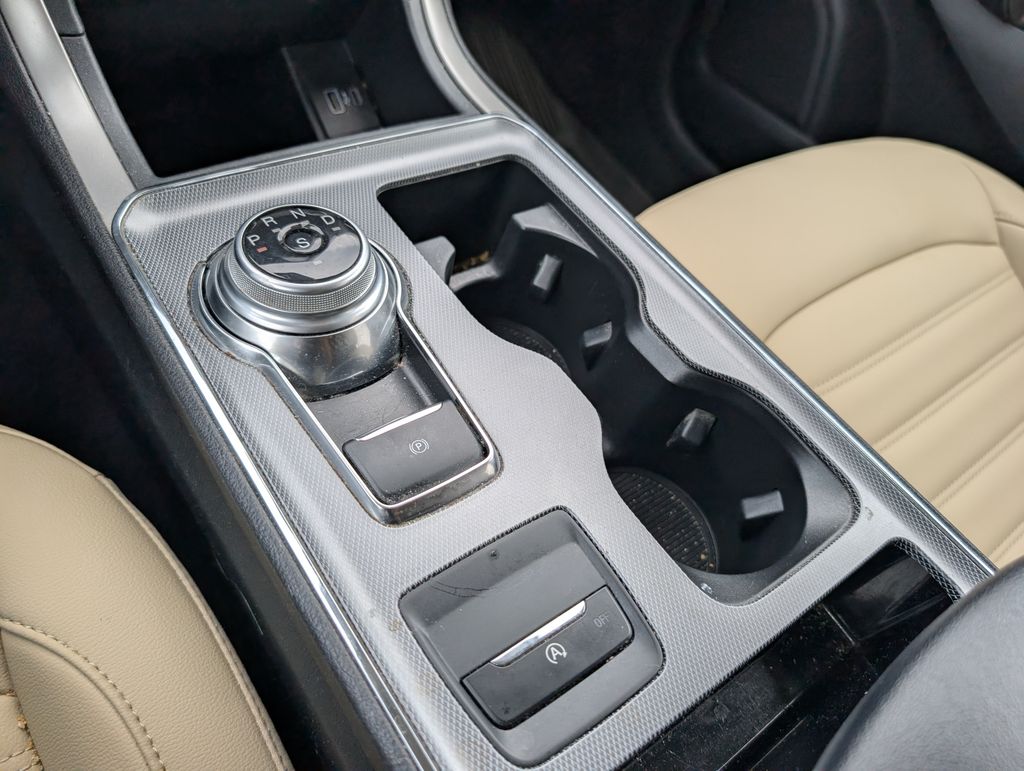 2021 Ford Edge SEL photo 19