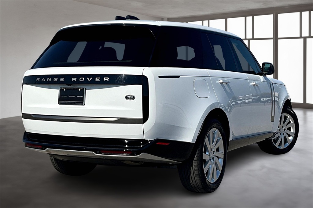 2023 Land Rover Range Rover SE photo 2