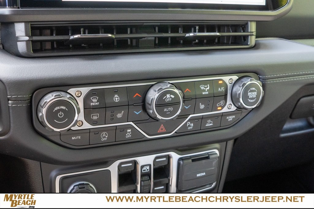 2025 Jeep Wrangler Sahara photo 22