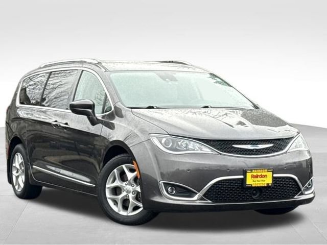 2017 Chrysler Pacifica Touring-L Plus's photo