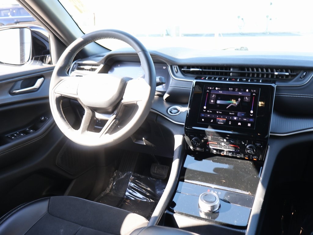 2024 Jeep Grand Cherokee Altitude photo 13