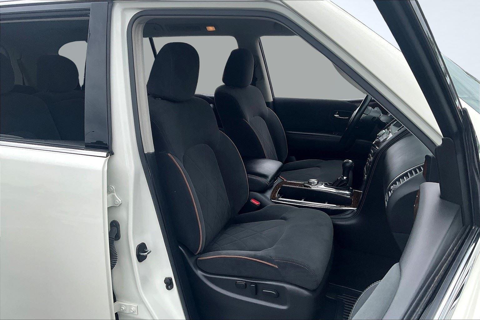 2019 Nissan Armada SV photo 6