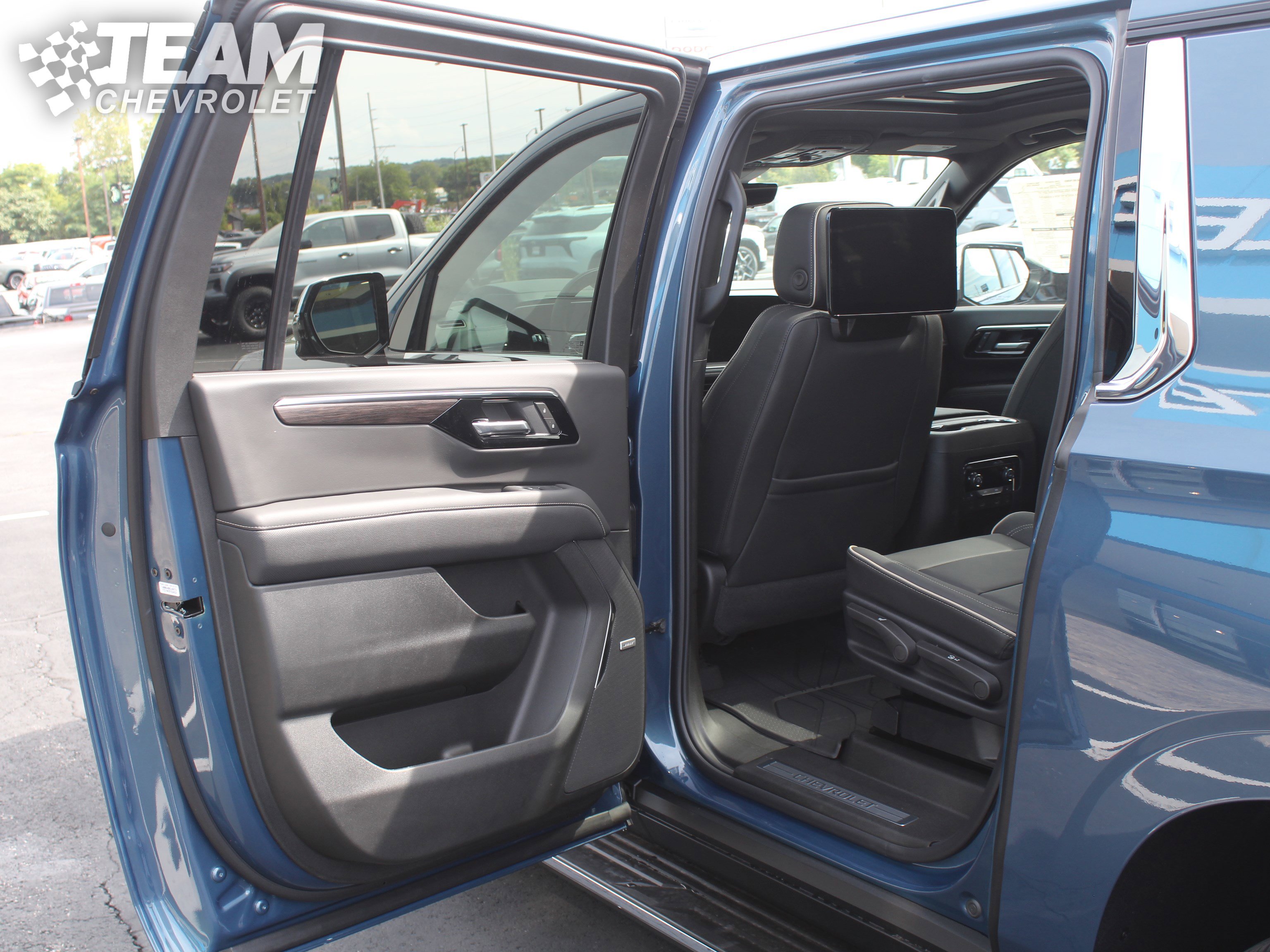 2026 Chevrolet Suburban Premier photo 17