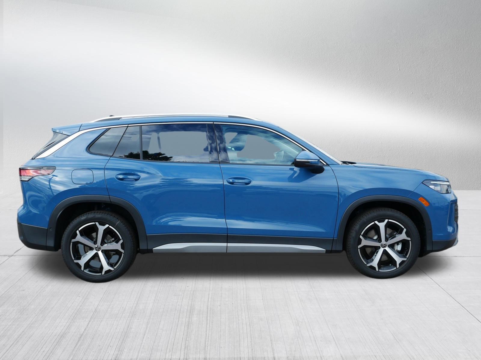 2026 Volkswagen Tiguan SE photo 2