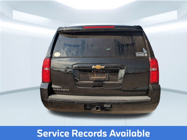 2017 Chevrolet Suburban LT photo 4
