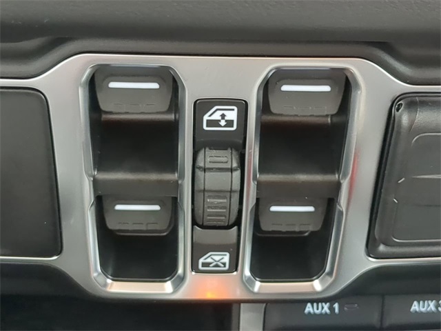 2025 Jeep Wrangler Sahara photo 23