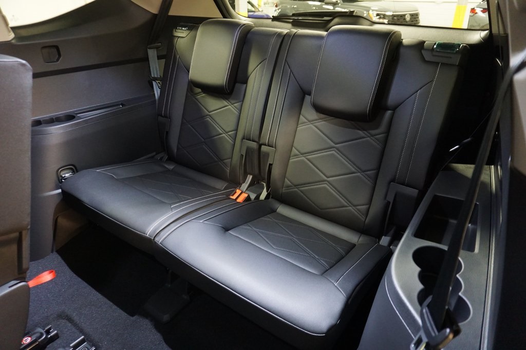 2026 Volkswagen Atlas SE photo 12