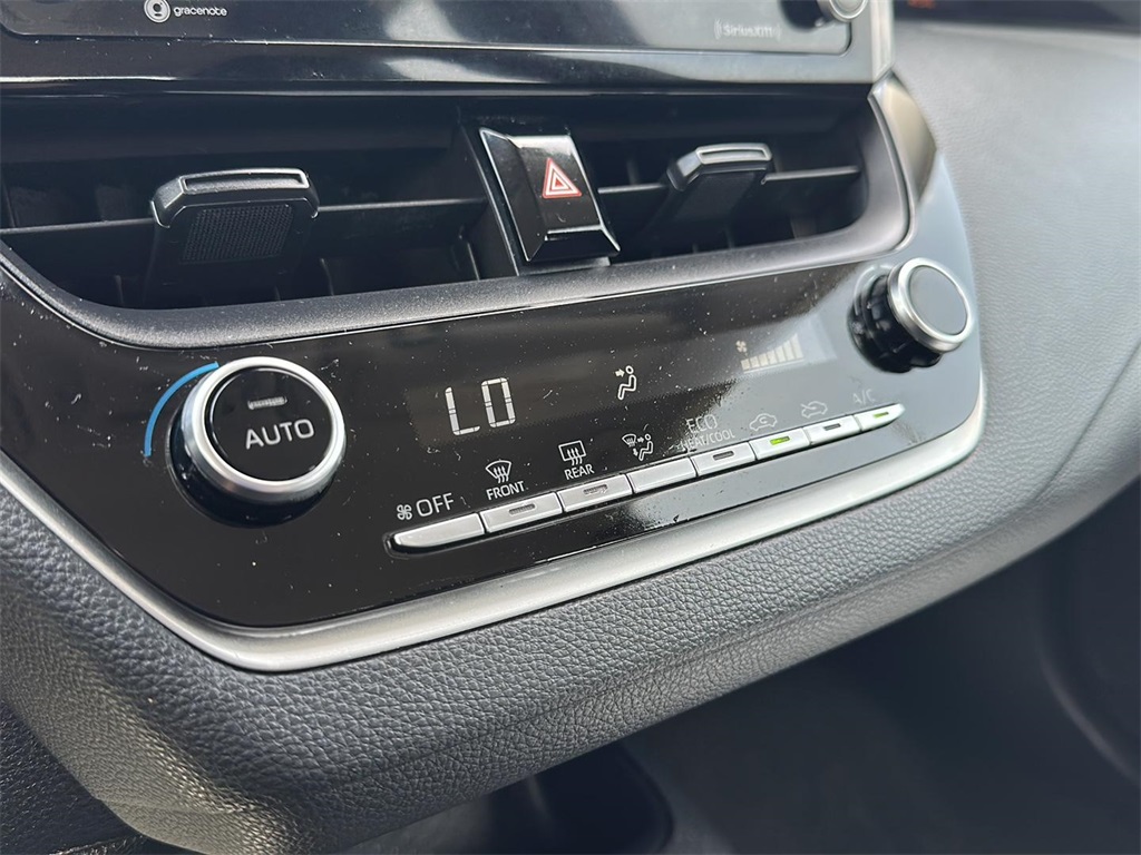 2022 Toyota Corolla LE photo 13