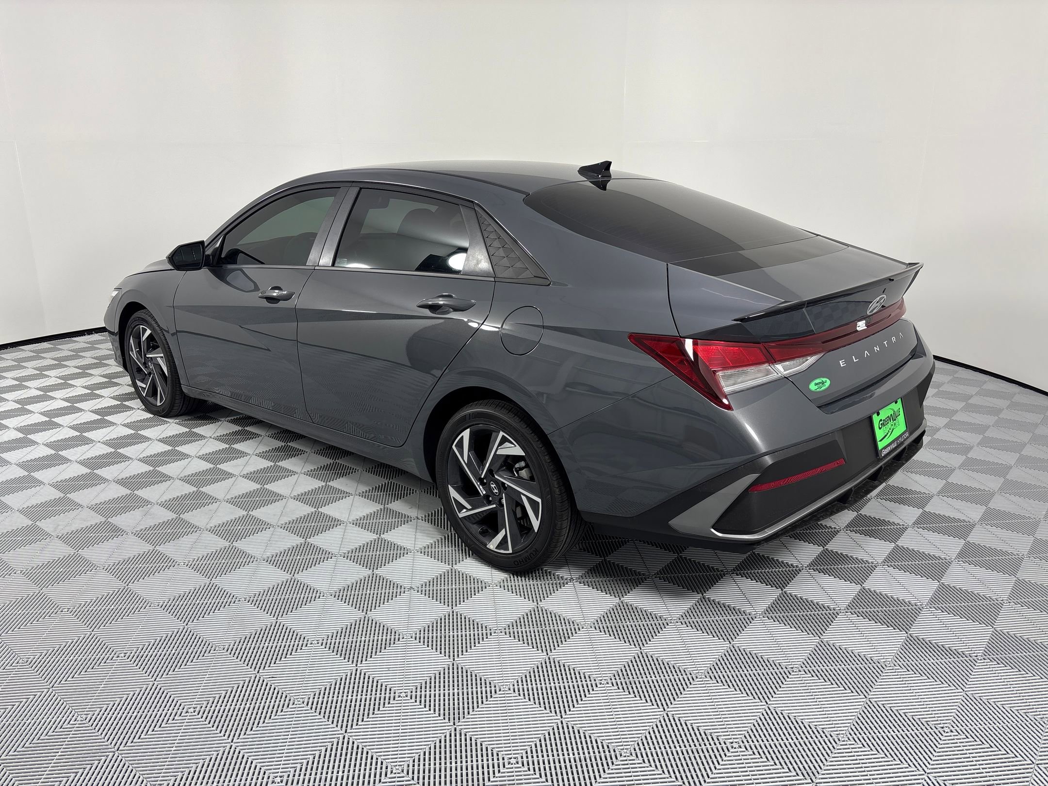 2025 Hyundai Elantra SEL Sport photo 3