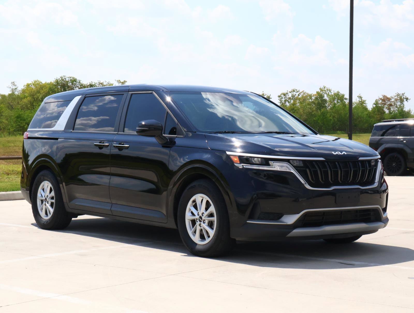 2024 Kia Carnival LX photo 6
