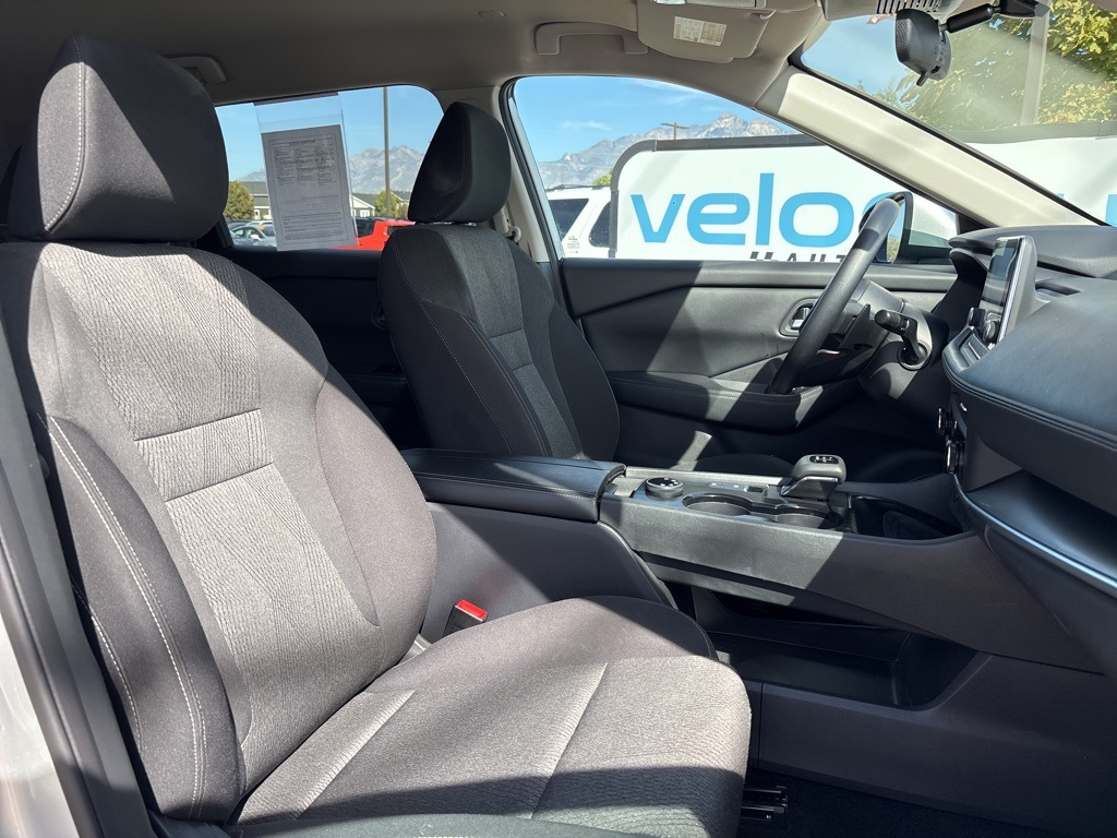 2024 Nissan Rogue SV photo 13