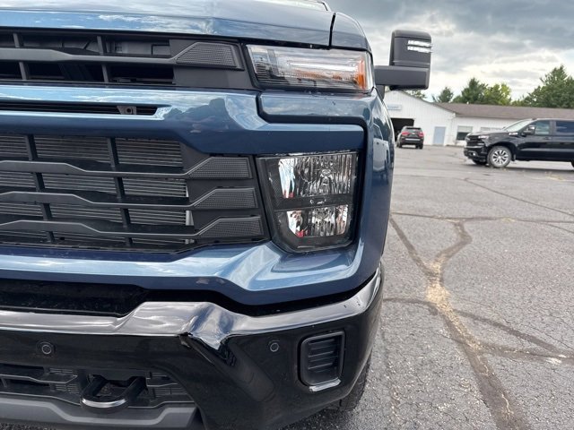 2025 Chevrolet Silverado 2500HD Custom photo 10