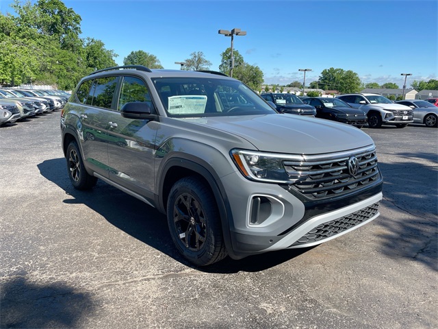 2025 Volkswagen Atlas Peak Edition SE photo 25