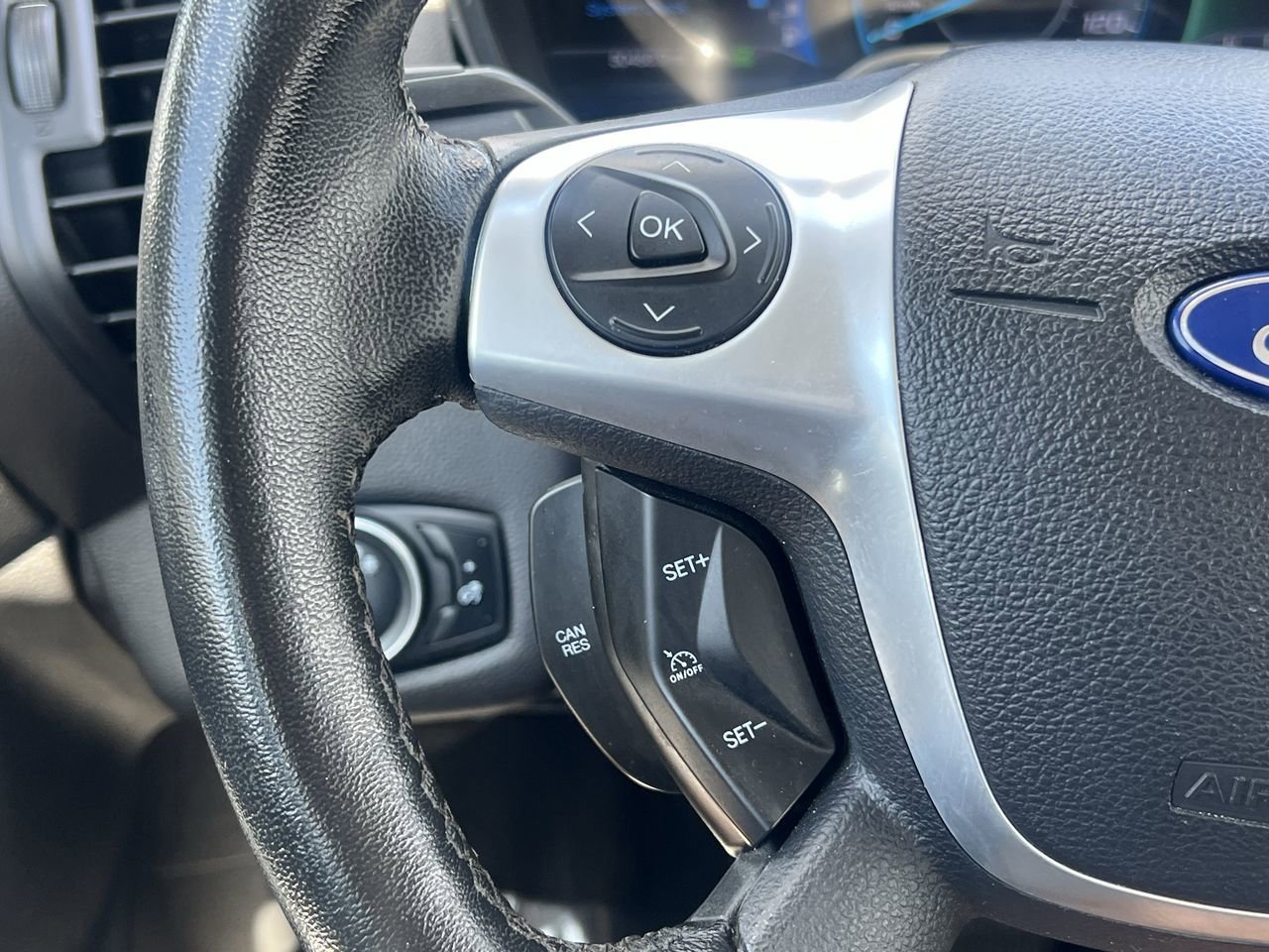 2016 Ford C-Max Hybrid SE photo 21