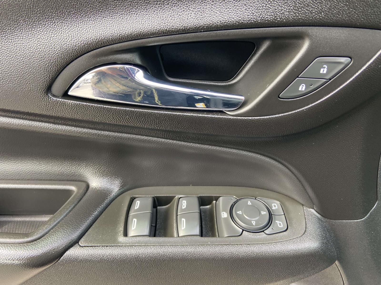 2022 Chevrolet Equinox LT photo 3